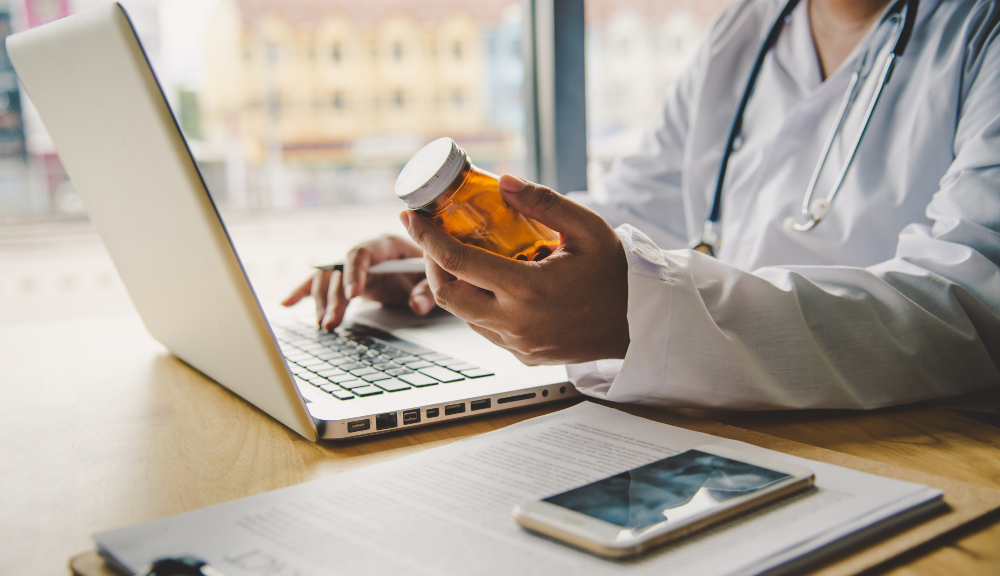 Online Pharmacies vs. Brick-and-Mortar Pharmacies: Making the Right Choice for Your Health